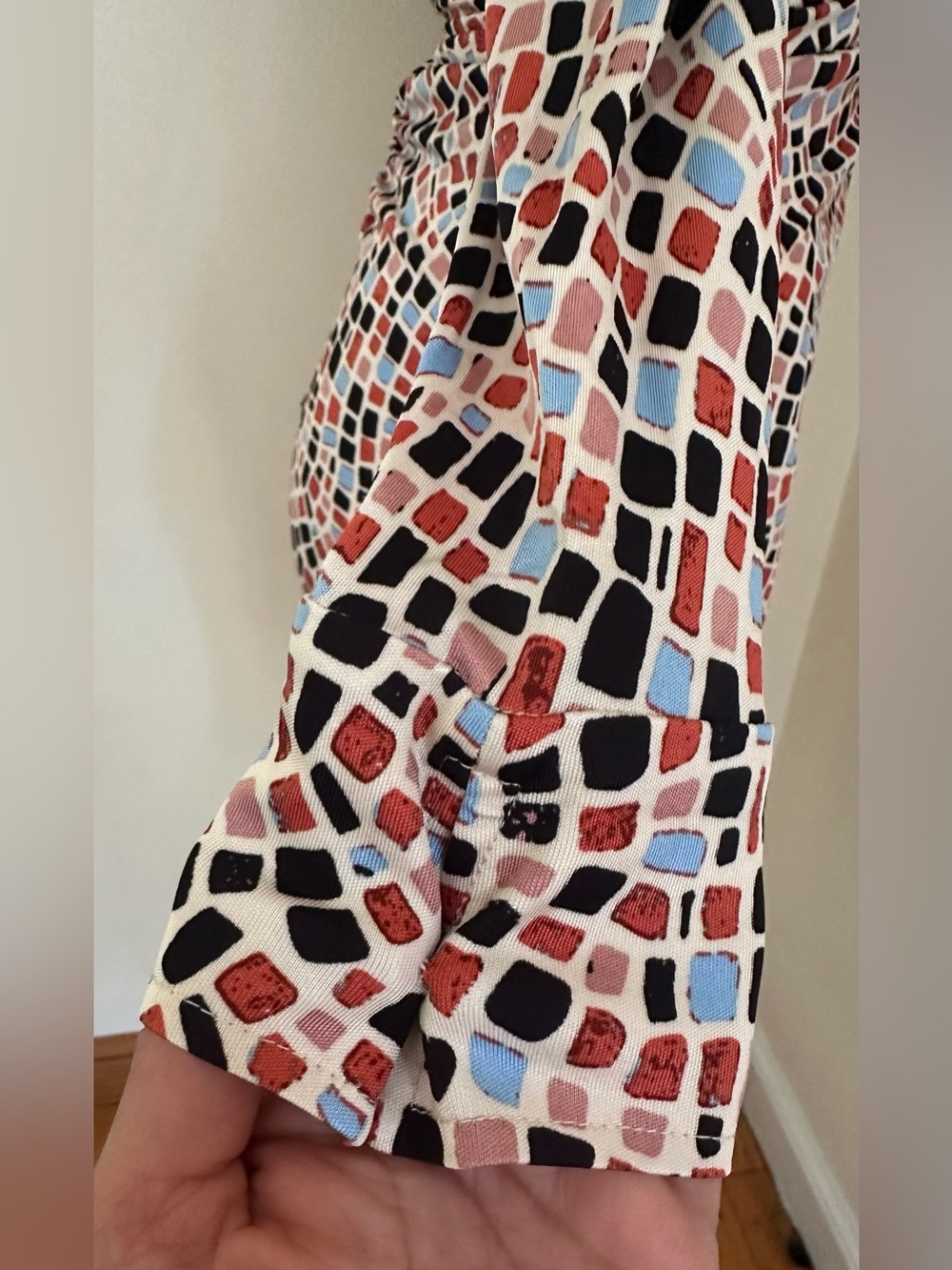 DIANE VON FURSTENBERG Mosaic Pattern LS Collar V-Neck Body Con Dress Sz XXS New! - Picture 8 of 16